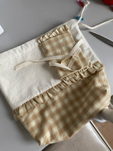 Load image into Gallery viewer, Needle minder book